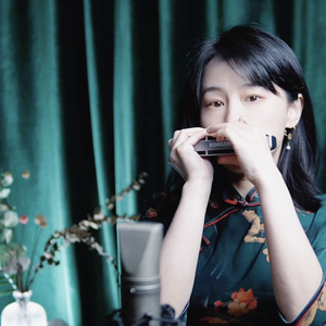 亲吻摸胸日比小女人
