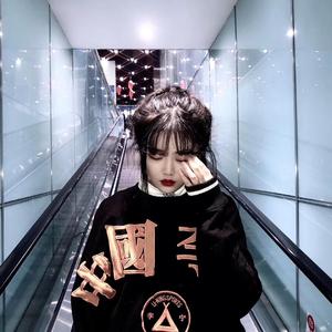 亲吻摸胸日比小女人
